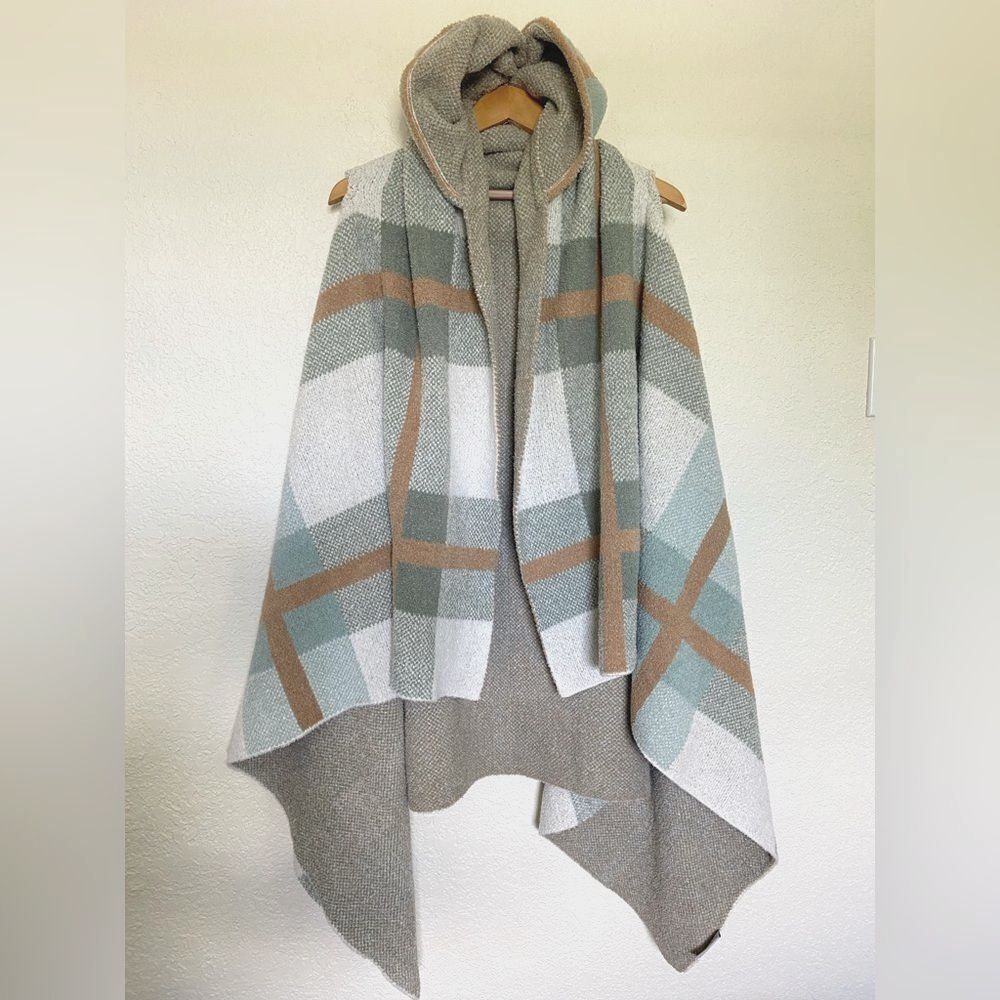 Paper Source Plaid Fuzzy Reading Poncho
